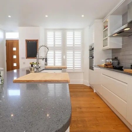 Holiday home 2 Alexandra Road *