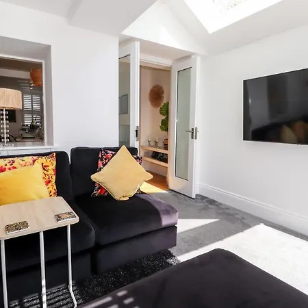 2 Alexandra Road Windermere