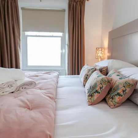 2 Alexandra Road * ウィンダミア