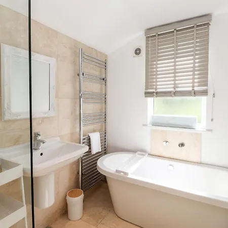 2 Alexandra Road *