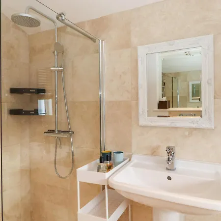 2 Alexandra Road Casa vacanze *