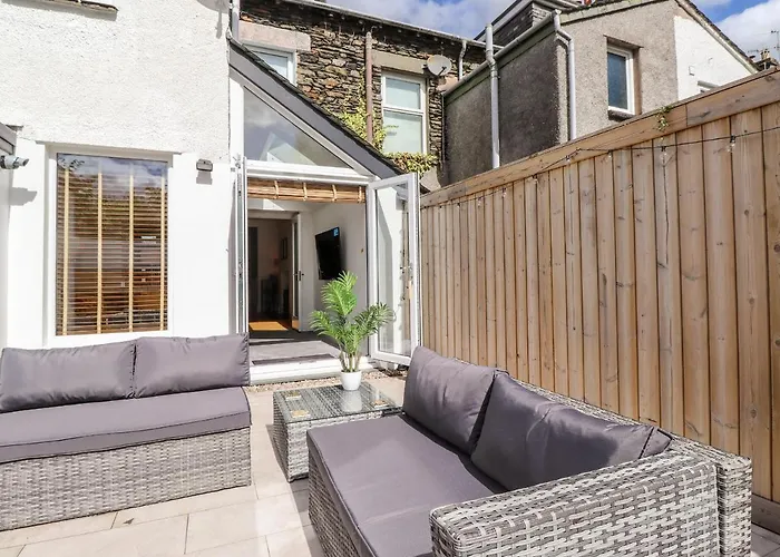 2 Alexandra Road * Windermere