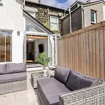 2 Alexandra Road * Windermere